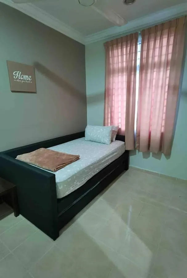 Homestay Pulai Indah Τζόχορ Μπάχρου 0*,